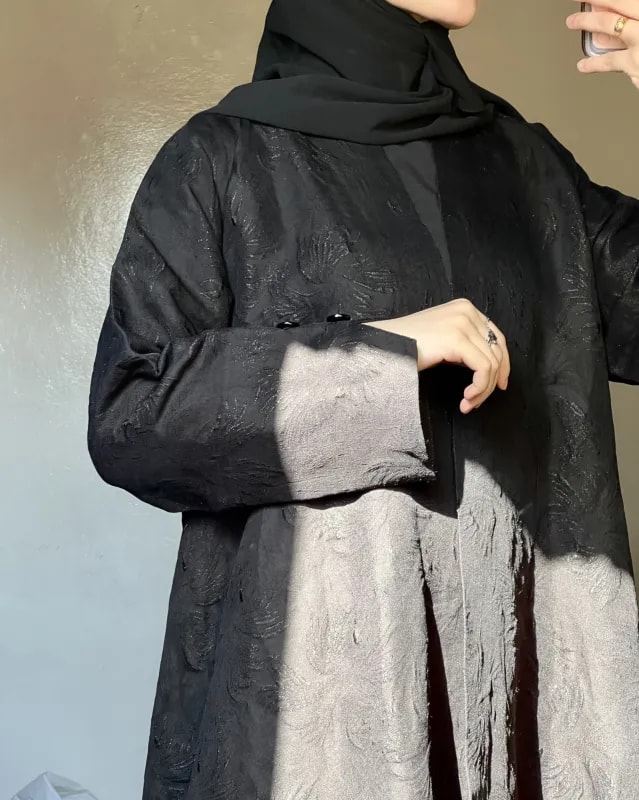 عباية دبل كلوش جاكار مشجر بفتحة بالأكمام
